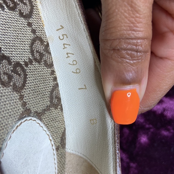 Vintage Gucci heels! These are perfect for the office! - Picture 5 of 7